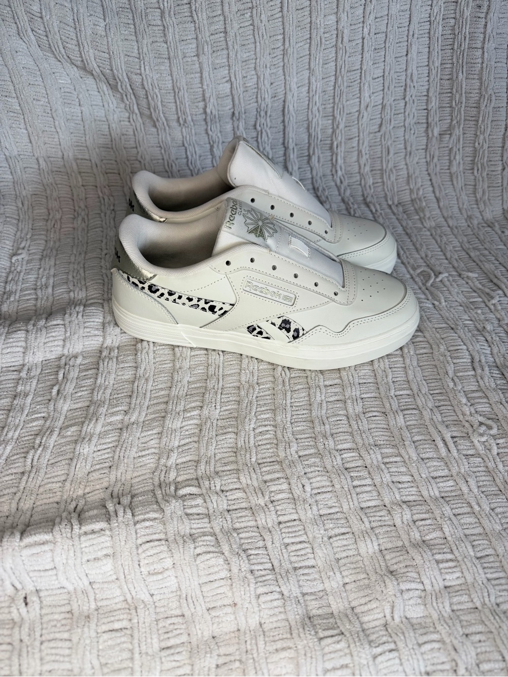 Reebok White Leather Sneakers with Black Speckle Detail Women 8.5